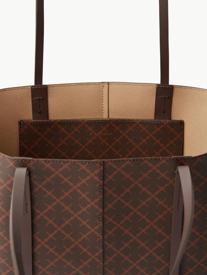 By Malene Birger Tasker Dame Abigail Tote Bag Med Print Dark Brown