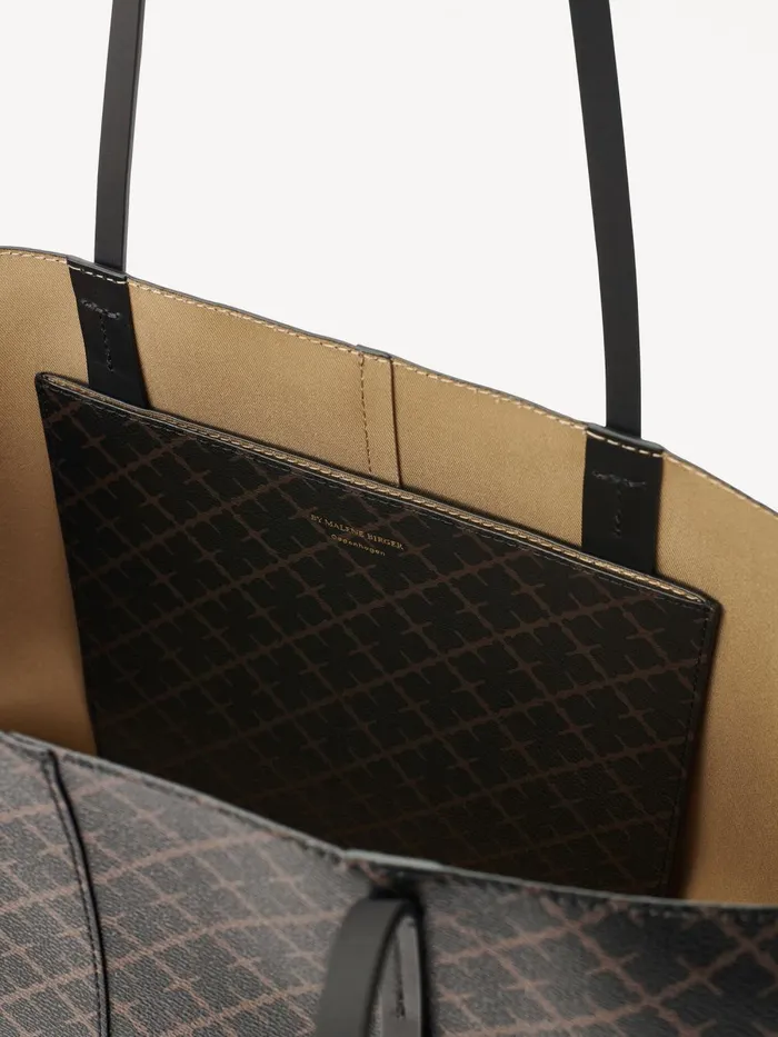 By Malene Birger Tasker Dame Abigail Tote Bag Med Print Dark Chokolate