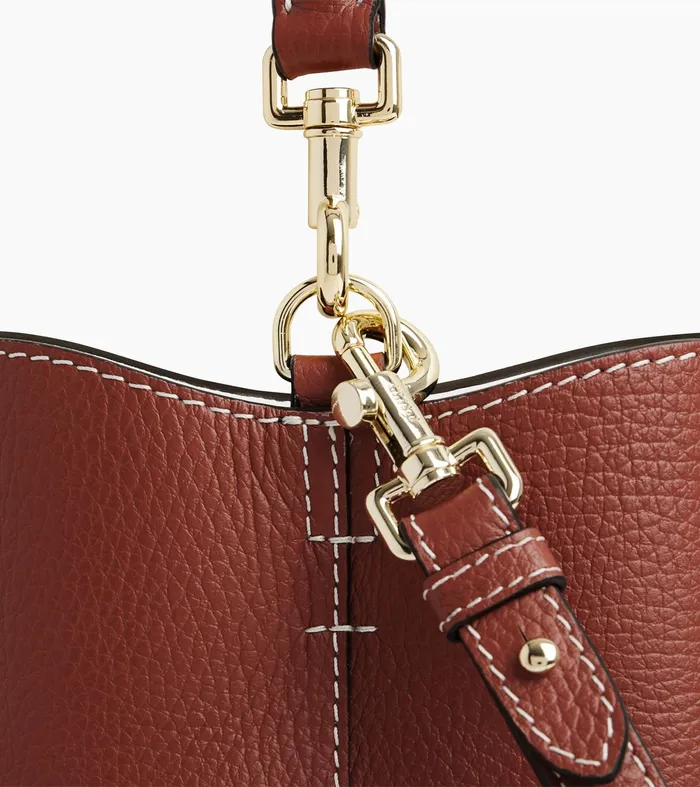 Le Tanneur Crossbody Bags Women Bucket Bag In Grained Leather Mahogany Brown Twilight Blue