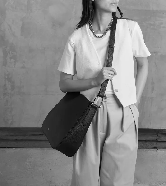 Le Tanneur Totes and Shoulder Bags Women Large Hobo Bag In Grained Leather Mahogany Brown