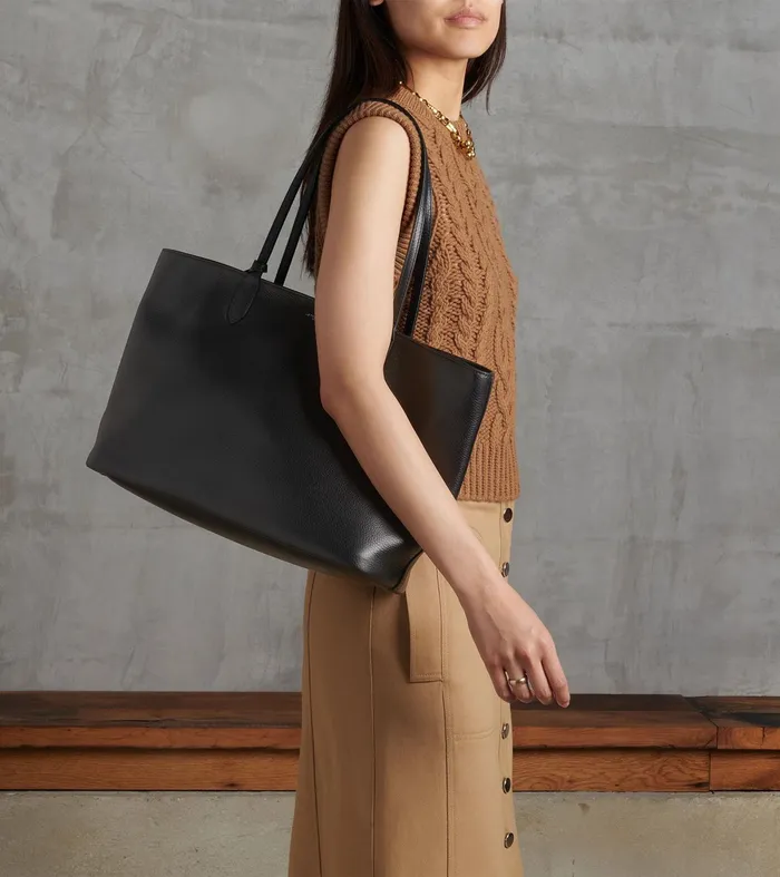 Le Tanneur Totes and Shoulder Bags Women Large Tote In Grained Leather Black Le Bleu