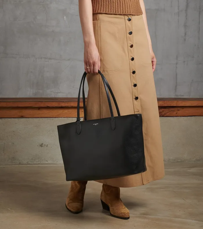 Le Tanneur Totes and Shoulder Bags Women Large Tote In Grained Leather Black Le Bleu