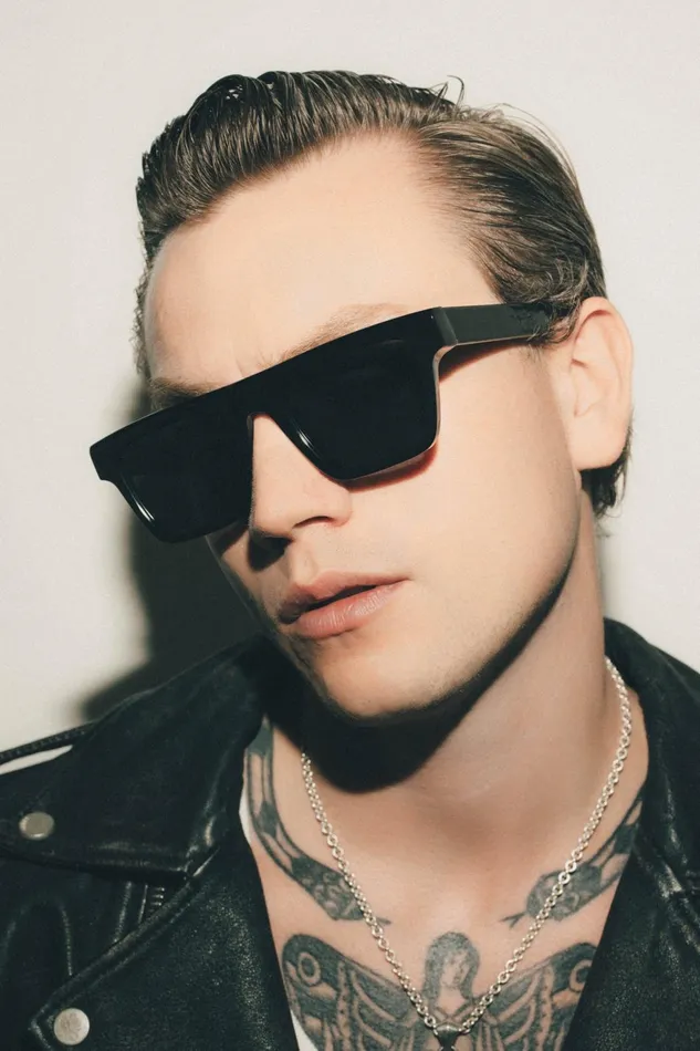 OTHER EYEWEAR MENWOMEN The Tempo Sunglasses Black
