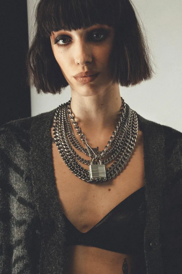OTHER NECKLACES and CHAINS MENWOMEN V2 Padlock Choker Chain Silver