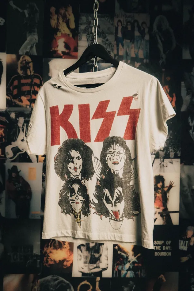 OTHER TSHIRTS MEN KISS IN CONCERT VINTAGE TSHIRT