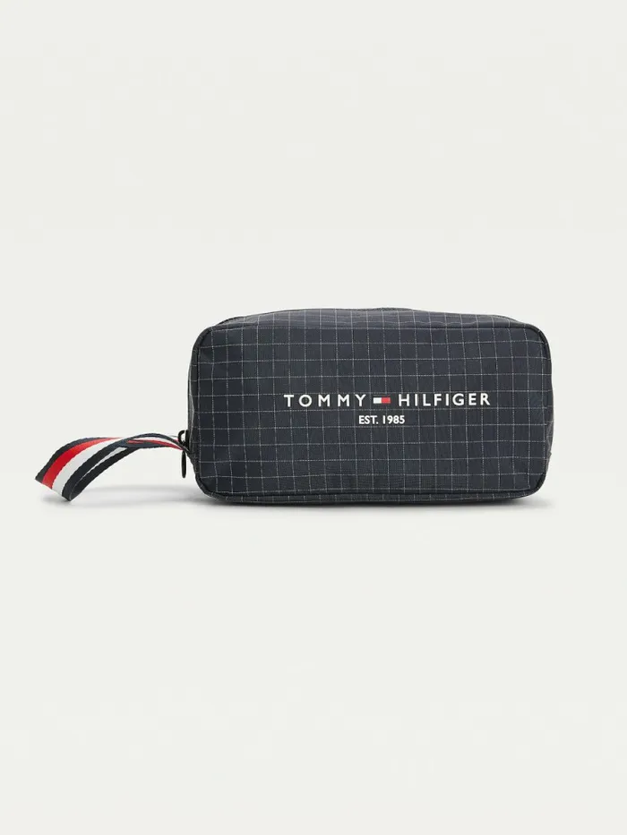 Tommy Hilfiger Th Established Water Repellent Washbag Desert Sky Mens Bags Near Me Tommy Hilfiger Th Established Water Repellent Washbag Desert Sky Mens Bags Near Me