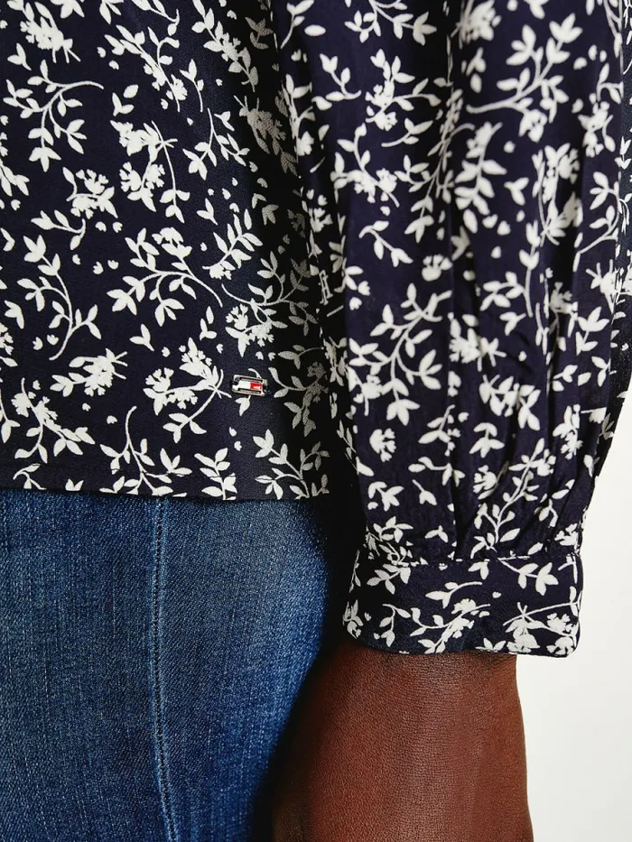 Tommy Hilfiger Viscose Floral Regular Fit VNeck Blouse Heritage FloralDesert Sky Womens Shirts and Blouses Gift for Friend