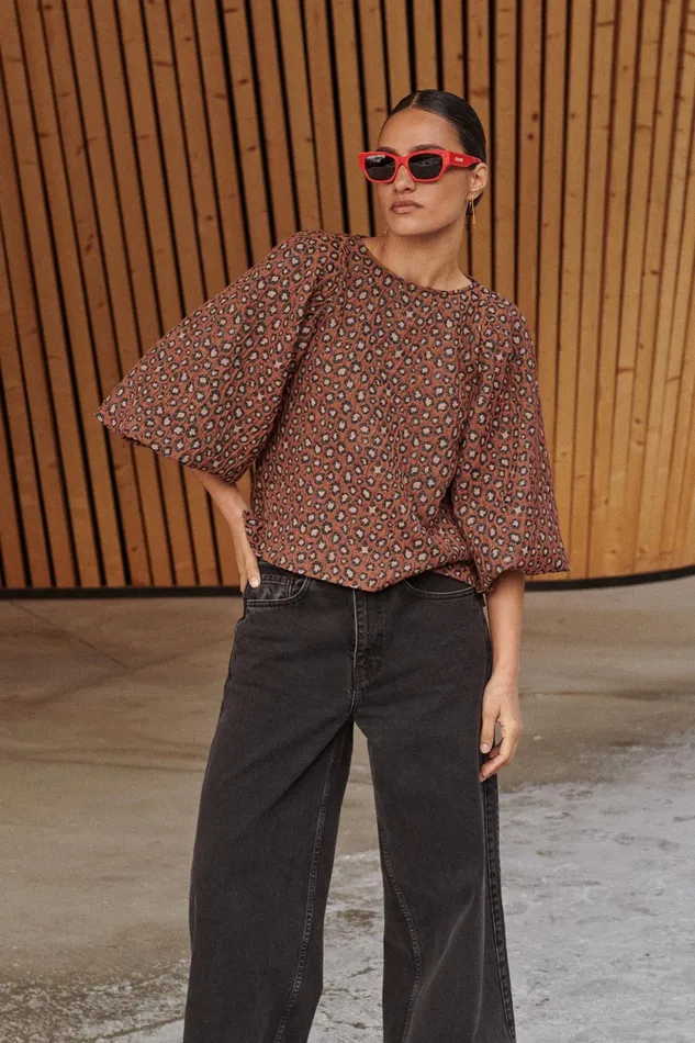 Women Blouses Bybar Zasu Jacquard Blouse Brown Panter Print Women Blouses Bybar Zasu Jacquard Blouse Brown Panter Print