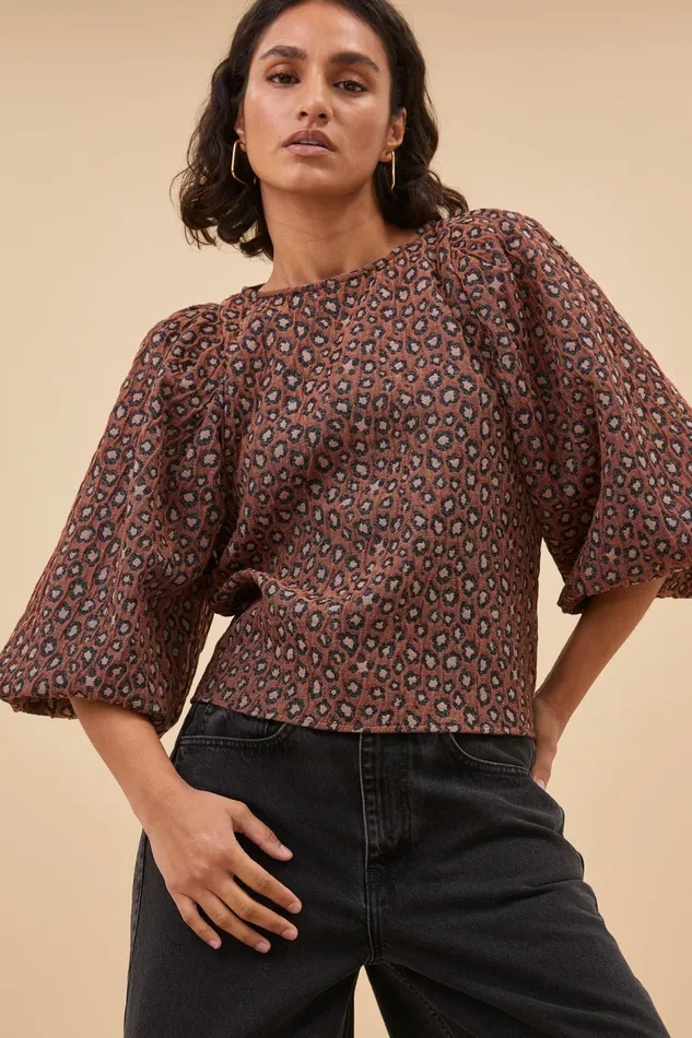 Women Blouses Bybar Zasu Jacquard Blouse Brown Panter Print Women Blouses Bybar Zasu Jacquard Blouse Brown Panter Print