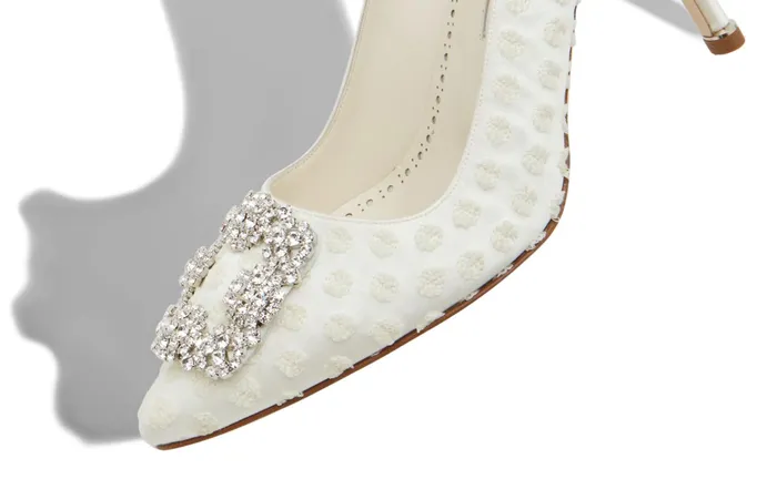 Women Dress Shoes Manolo Blahnik HANGISI 90 White Textile Dobby Print Jewel Buckle Pumps