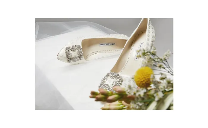 Women Dress Shoes Manolo Blahnik HANGISI 90 White Textile Dobby Print Jewel Buckle Pumps