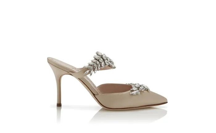 Women Dress Shoes Manolo Blahnik LURUM Champagne Satin Crystal Embellished Mules Women Dress Shoes Manolo Blahnik LURUM Champagne Satin Crystal Embellished Mules