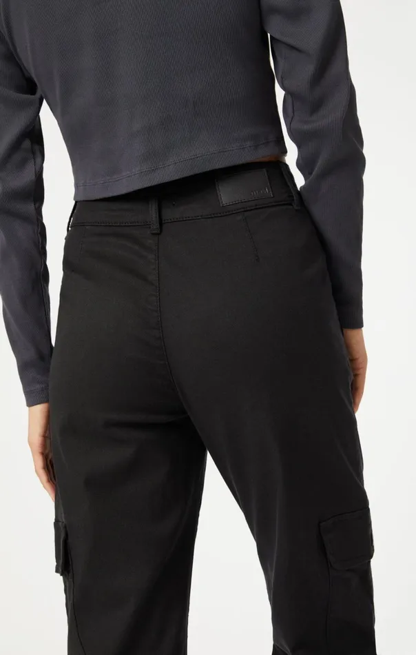 Women Elsie Cargo Pants In Black Luxe Twill Mavi Jeans Pants