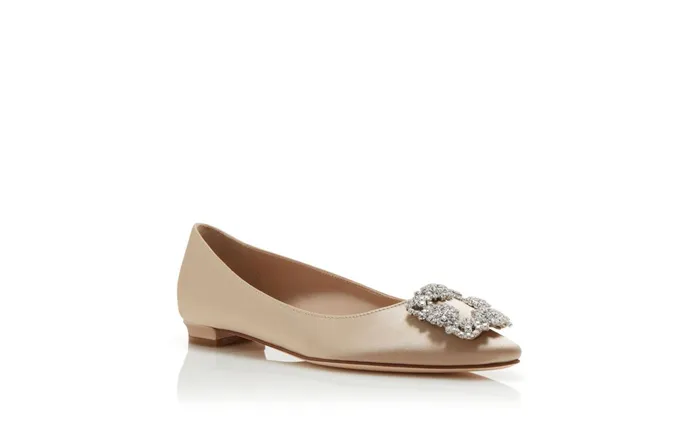 Women Flats Manolo Blahnik HANGISIFLAT Light Beige Satin Jewel Buckle Flat Shoes Women Flats Manolo Blahnik HANGISIFLAT Light Beige Satin Jewel Buckle Flat Shoes
