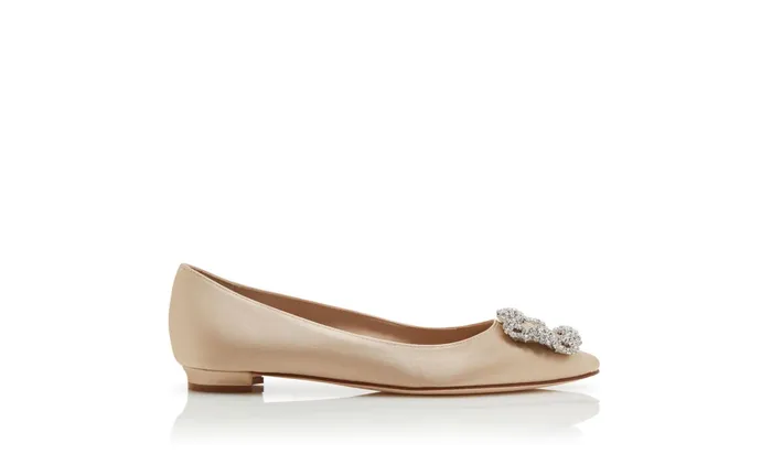 Women Flats Manolo Blahnik HANGISIFLAT Light Beige Satin Jewel Buckle Flat Shoes Women Flats Manolo Blahnik HANGISIFLAT Light Beige Satin Jewel Buckle Flat Shoes