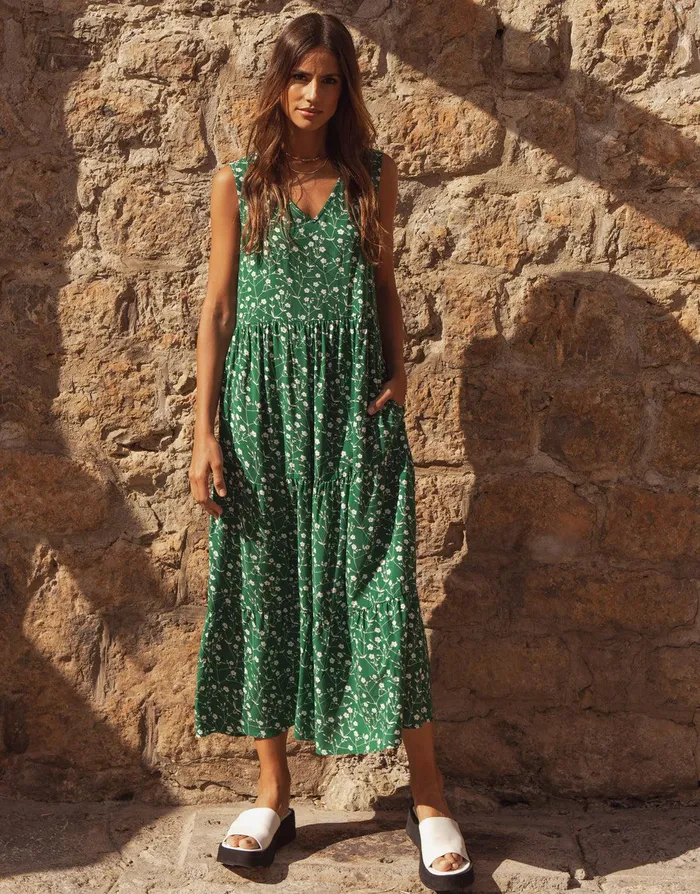 Women Green Ditsy Floral Print Tiered VNeck Midi Dress Green Threadbare Dresses Women Green Ditsy Floral Print Tiered VNeck Midi Dress Green Threadbare Dresses