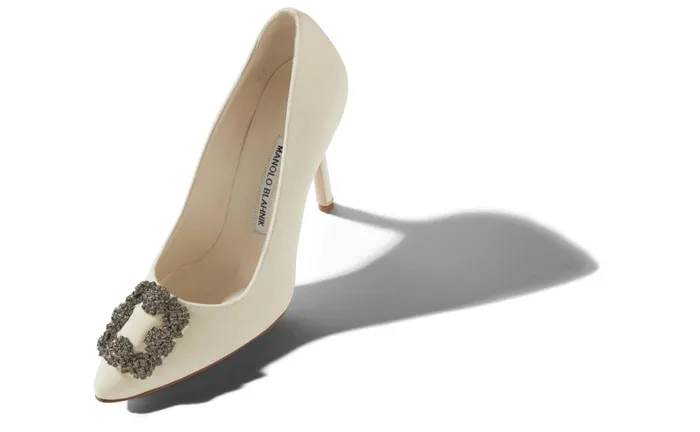 Women Hangisi Manolo Blahnik HANGISI VELVET Cream Velvet Jewel Buckle Pumps Women Hangisi Manolo Blahnik HANGISI VELVET Cream Velvet Jewel Buckle Pumps