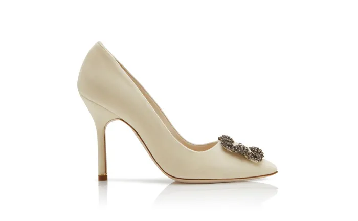 Women Hangisi Manolo Blahnik HANGISI VELVET Cream Velvet Jewel Buckle Pumps Women Hangisi Manolo Blahnik HANGISI VELVET Cream Velvet Jewel Buckle Pumps