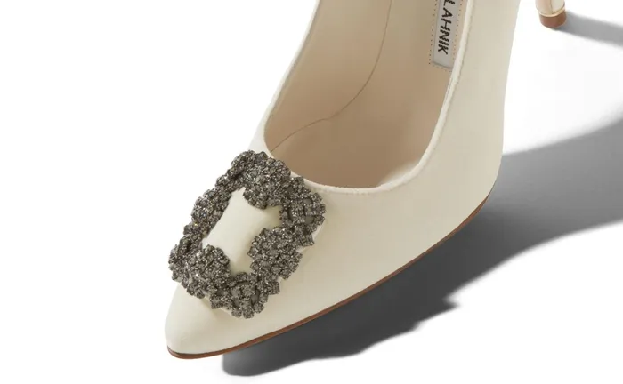 Women Hangisi Manolo Blahnik HANGISI VELVET Cream Velvet Jewel Buckle Pumps Women Hangisi Manolo Blahnik HANGISI VELVET Cream Velvet Jewel Buckle Pumps