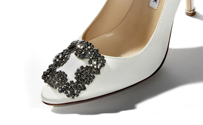 Women Hangisi Manolo Blahnik HANGISI White Satin Jewel Buckle Pumps Women Hangisi Manolo Blahnik HANGISI White Satin Jewel Buckle Pumps