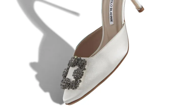 Women Hangisi Manolo Blahnik HANGISIMU OffWhite Satin Jewel Buckle Mules Women Hangisi Manolo Blahnik HANGISIMU OffWhite Satin Jewel Buckle Mules