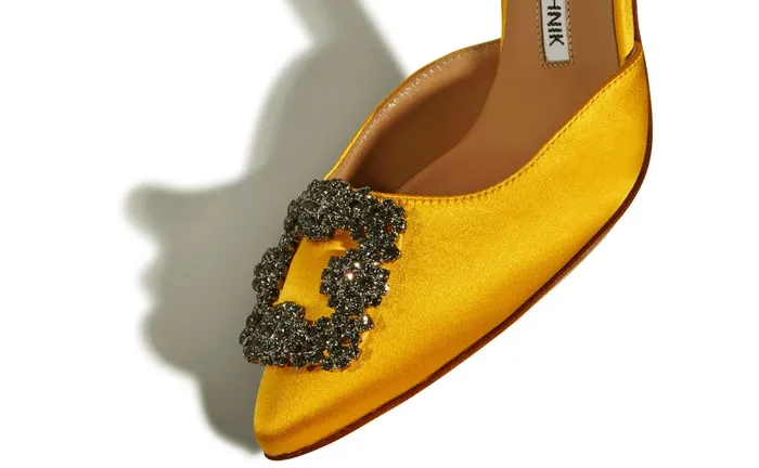 Women Hangisi Manolo Blahnik HANGISIMU Yellow Satin Jewel Buckle Mules Women Hangisi Manolo Blahnik HANGISIMU Yellow Satin Jewel Buckle Mules
