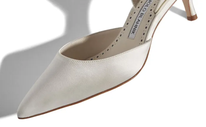 Women Low Heels Manolo Blahnik CAROLYNE BRIDE White Satin Slingback Pumps Women Low Heels Manolo Blahnik CAROLYNE BRIDE White Satin Slingback Pumps