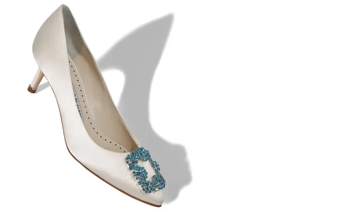 Women Low Heels Manolo Blahnik HANGISI BRIDE 50 White Satin Jewel Buckle Pumps Women Low Heels Manolo Blahnik HANGISI BRIDE 50 White Satin Jewel Buckle Pumps
