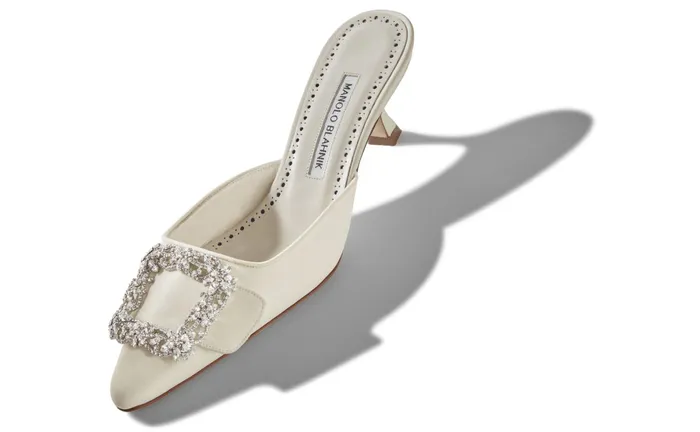 Women Low Heels Manolo Blahnik MAYSALE BRIDE Cream Crepe De Chine Jewel Buckle Mules Women Low Heels Manolo Blahnik MAYSALE BRIDE Cream Crepe De Chine Jewel Buckle Mules