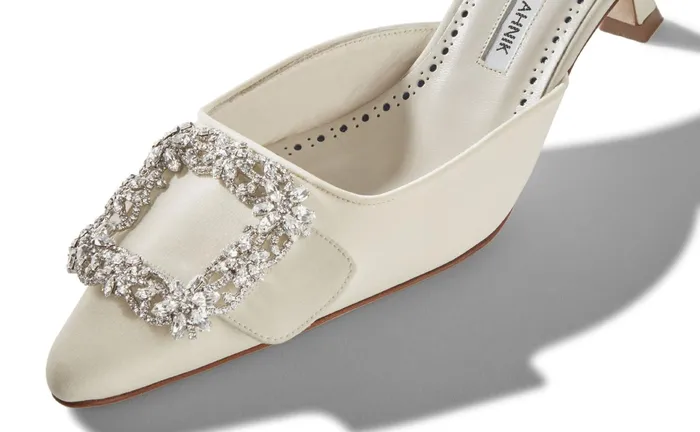 Women Low Heels Manolo Blahnik MAYSALE BRIDE Cream Crepe De Chine Jewel Buckle Mules Women Low Heels Manolo Blahnik MAYSALE BRIDE Cream Crepe De Chine Jewel Buckle Mules