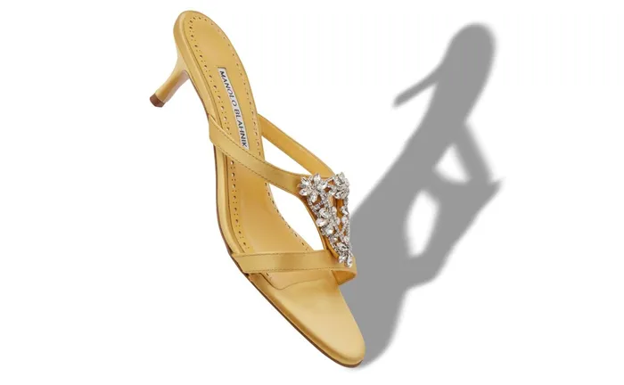 Women Low Heels Manolo Blahnik TRINAMU Yellow Satin Triangular Embellished Mules