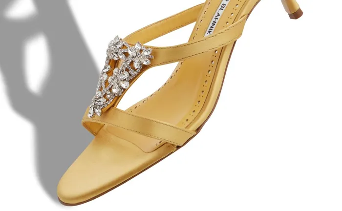 Women Low Heels Manolo Blahnik TRINAMU Yellow Satin Triangular Embellished Mules