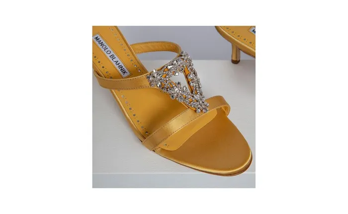 Women Low Heels Manolo Blahnik TRINAMU Yellow Satin Triangular Embellished Mules